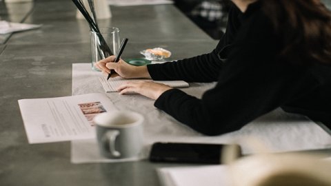 Temu平臺備貨政策：嚴(yán)格控制庫存，鼓勵(lì)快速周轉(zhuǎn)。