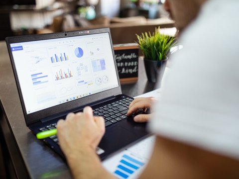 迪拜自貿(mào)區(qū)與內(nèi)陸公司的本質(zhì)區(qū)別解析